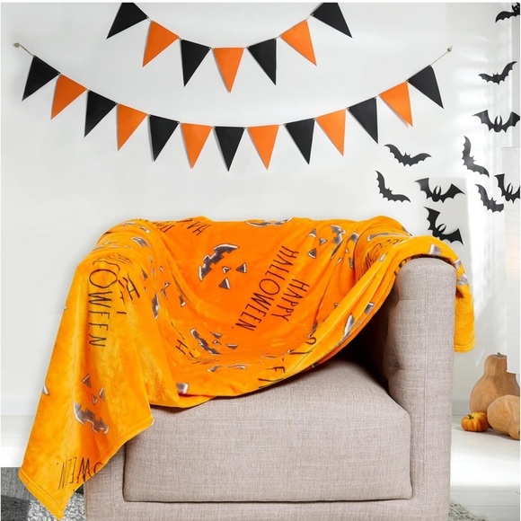 NWT Rae Dunn Seasonal/Halloween/Orange Pumpkin Soft Plush Throw Blanket 50x70 - Picture 2 of 6